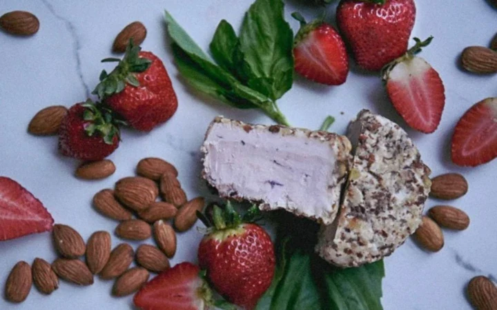 Strawberry Basil Fromage - Image 3